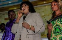 La députée Marie Kyet Mutinga offre 1000 pagnes et des fournitures scolaires à Tshangu  mediacongo